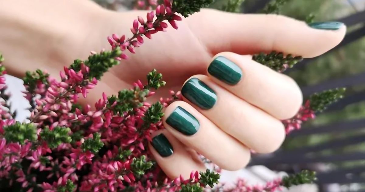 SNDS Green Dazzle Nail Polish